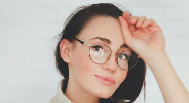girl wearing round eyeglasses 640.jpg