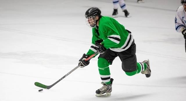 man playing hockey 640×350 1.jpg