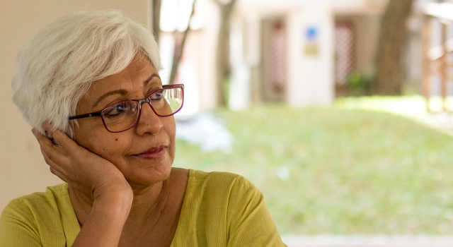 pensive senior woman 640.jpg